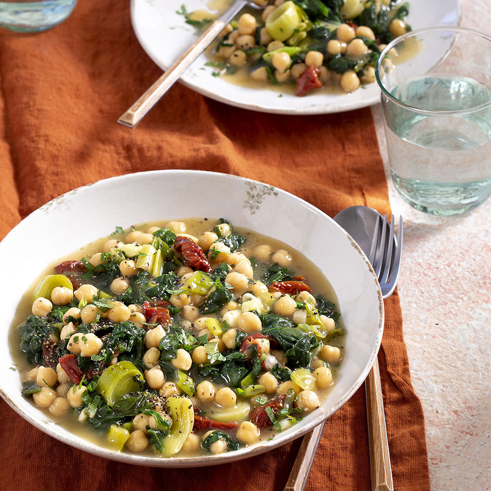 Spinach with chickpeas and sun-dried tomato